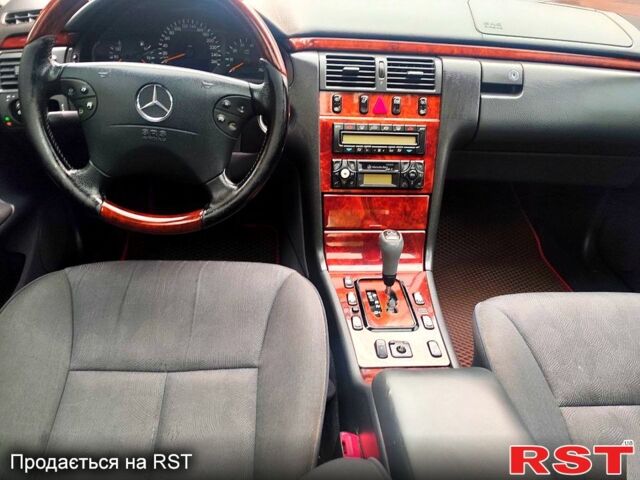 Чорний Мерседес Е-Клас, об'ємом двигуна 3.2 л та пробігом 268 тис. км за 5400 $, фото 7 на Automoto.ua