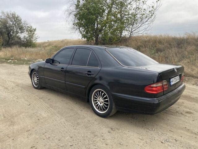 Черный Мерседес Е-Класс, объемом двигателя 2 л и пробегом 450 тыс. км за 3800 $, фото 3 на Automoto.ua