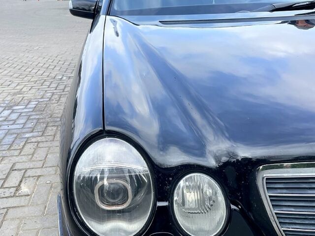 Черный Мерседес Е-Класс, объемом двигателя 3.2 л и пробегом 40 тыс. км за 5000 $, фото 4 на Automoto.ua