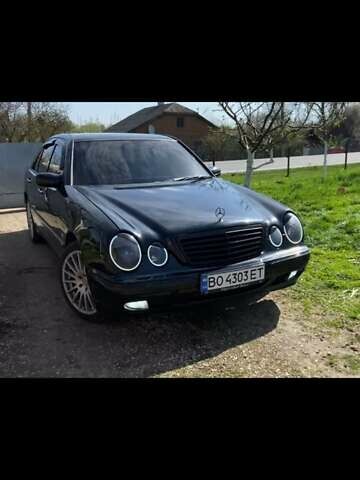 Черный Мерседес Е-Класс, объемом двигателя 4.3 л и пробегом 380 тыс. км за 7299 $, фото 4 на Automoto.ua