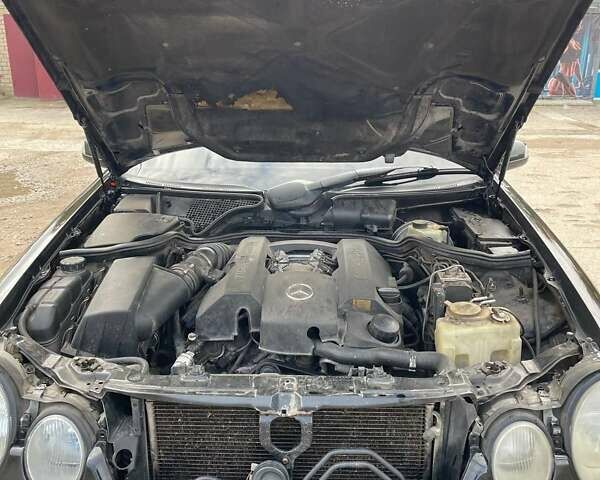 Черный Мерседес Е-Класс, объемом двигателя 3.2 л и пробегом 320 тыс. км за 3500 $, фото 11 на Automoto.ua