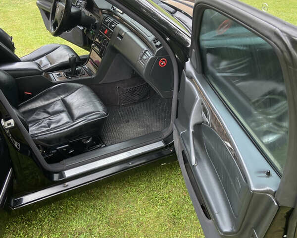 Чорний Мерседес Е-Клас, об'ємом двигуна 2 л та пробігом 100 тис. км за 3100 $, фото 15 на Automoto.ua