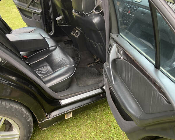 Чорний Мерседес Е-Клас, об'ємом двигуна 2 л та пробігом 100 тис. км за 3100 $, фото 12 на Automoto.ua