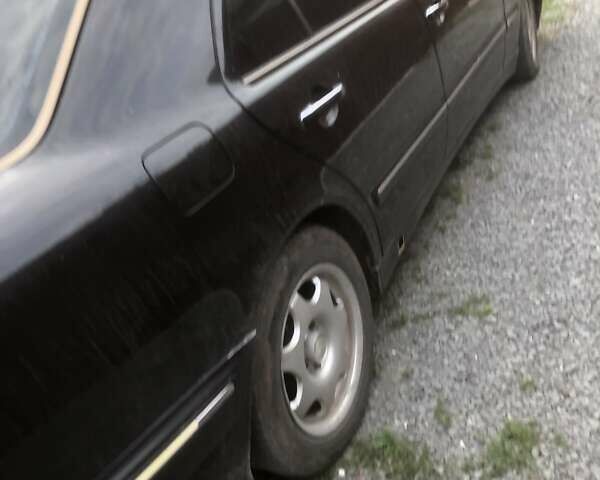 Черный Мерседес Е-Класс, объемом двигателя 2.7 л и пробегом 400 тыс. км за 4200 $, фото 5 на Automoto.ua