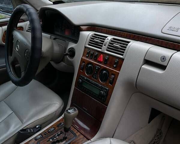 Черный Мерседес Е-Класс, объемом двигателя 2.8 л и пробегом 547 тыс. км за 2950 $, фото 17 на Automoto.ua