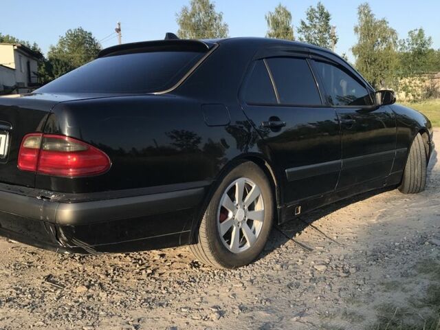 Черный Мерседес Е-Класс, объемом двигателя 0 л и пробегом 360 тыс. км за 4000 $, фото 1 на Automoto.ua