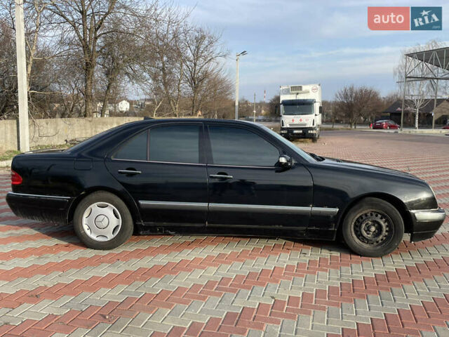 Чорний Мерседес Е-Клас, об'ємом двигуна 2 л та пробігом 259 тис. км за 4000 $, фото 12 на Automoto.ua