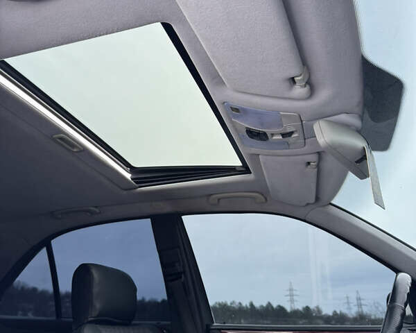 Черный Мерседес Е-Класс, объемом двигателя 2 л и пробегом 344 тыс. км за 3650 $, фото 10 на Automoto.ua