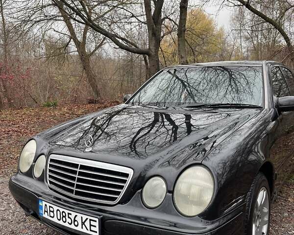 Черный Мерседес Е-Класс, объемом двигателя 2 л и пробегом 489 тыс. км за 3300 $, фото 1 на Automoto.ua