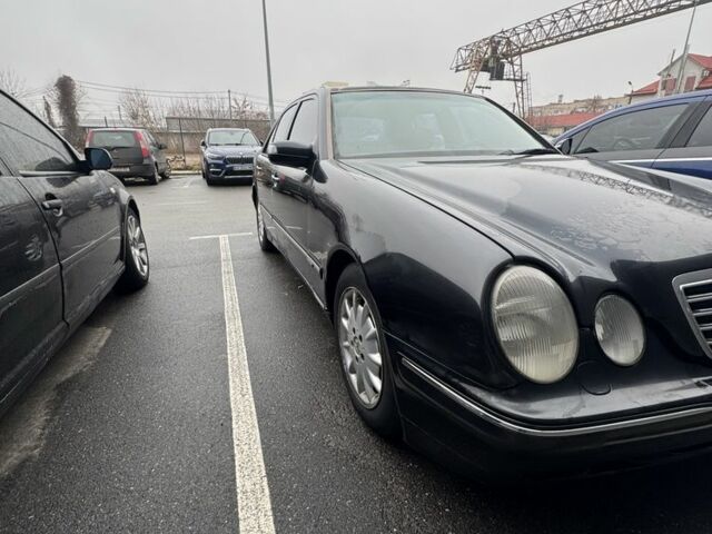 Чорний Мерседес Е-Клас, об'ємом двигуна 2 л та пробігом 360 тис. км за 3000 $, фото 2 на Automoto.ua