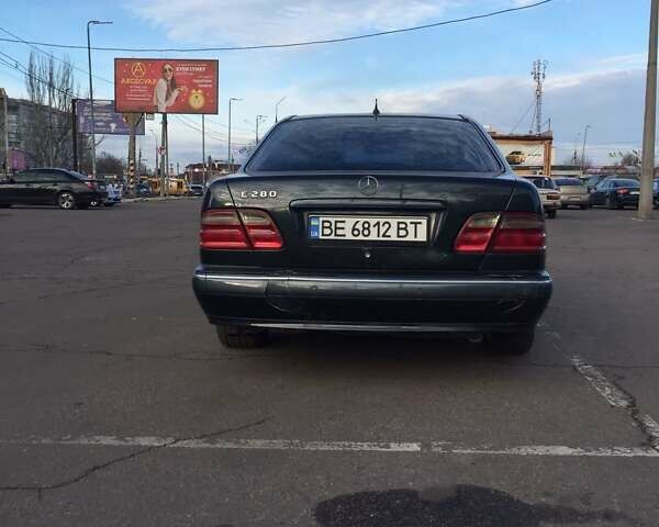 Черный Мерседес Е-Класс, объемом двигателя 2.8 л и пробегом 269 тыс. км за 4000 $, фото 9 на Automoto.ua