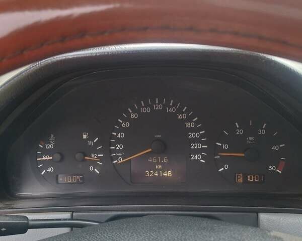 Черный Мерседес Е-Класс, объемом двигателя 2.1 л и пробегом 325 тыс. км за 4200 $, фото 3 на Automoto.ua