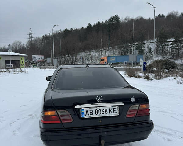 Черный Мерседес Е-Класс, объемом двигателя 2.15 л и пробегом 450 тыс. км за 2650 $, фото 3 на Automoto.ua