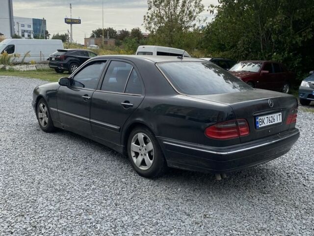 Черный Мерседес Е-Класс, объемом двигателя 3.2 л и пробегом 355 тыс. км за 3200 $, фото 5 на Automoto.ua