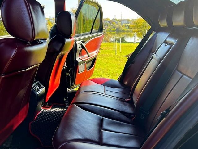 Черный Мерседес Е-Класс, объемом двигателя 2 л и пробегом 550 тыс. км за 4900 $, фото 5 на Automoto.ua