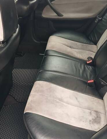 Черный Мерседес Е-Класс, объемом двигателя 2 л и пробегом 221 тыс. км за 3600 $, фото 3 на Automoto.ua