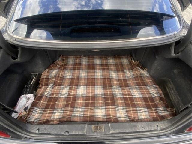 Черный Мерседес Е-Класс, объемом двигателя 3.2 л и пробегом 355 тыс. км за 3200 $, фото 11 на Automoto.ua