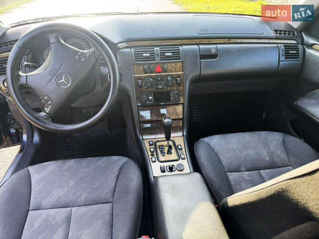 Черный Мерседес Е-Класс, объемом двигателя 3.2 л и пробегом 396 тыс. км за 3950 $, фото 8 на Automoto.ua