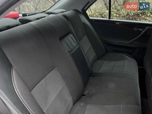 Черный Мерседес Е-Класс, объемом двигателя 2 л и пробегом 489 тыс. км за 3300 $, фото 15 на Automoto.ua