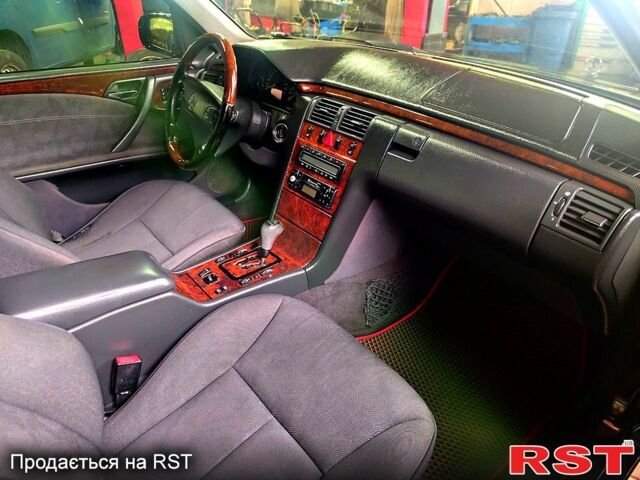 Чорний Мерседес Е-Клас, об'ємом двигуна 3.2 л та пробігом 268 тис. км за 5400 $, фото 11 на Automoto.ua