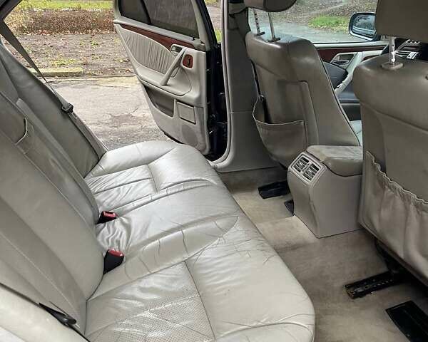 Черный Мерседес Е-Класс, объемом двигателя 2.8 л и пробегом 547 тыс. км за 2950 $, фото 14 на Automoto.ua