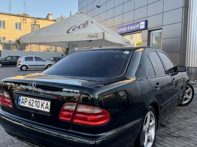 Черный Мерседес Е-Класс, объемом двигателя 2 л и пробегом 350 тыс. км за 5000 $, фото 1 на Automoto.ua