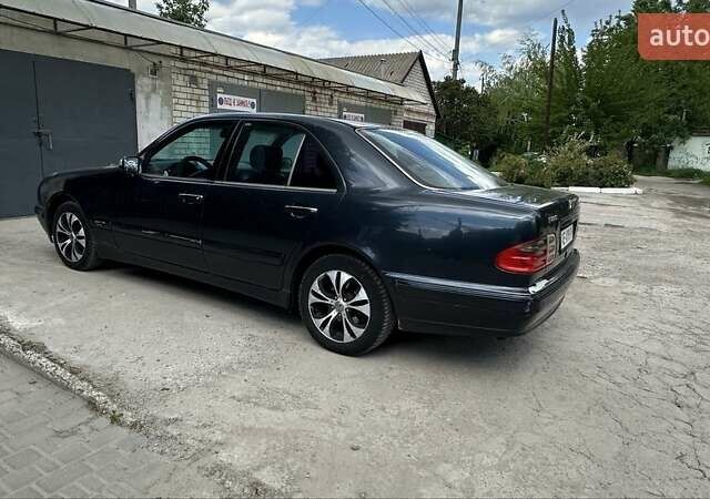 Черный Мерседес Е-Класс, объемом двигателя 2.8 л и пробегом 449 тыс. км за 3500 $, фото 1 на Automoto.ua
