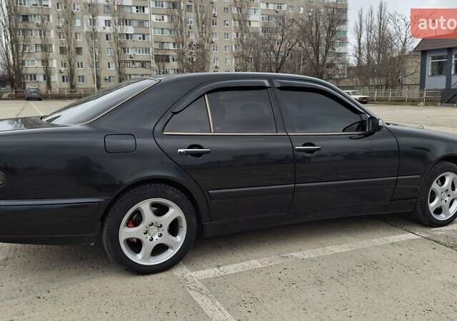 Чорний Мерседес Е-Клас, об'ємом двигуна 3.2 л та пробігом 322 тис. км за 3300 $, фото 6 на Automoto.ua