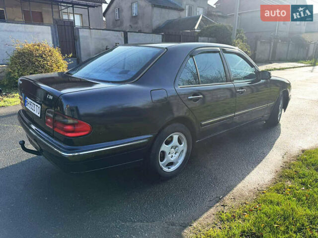 Черный Мерседес Е-Класс, объемом двигателя 3.2 л и пробегом 396 тыс. км за 3950 $, фото 6 на Automoto.ua