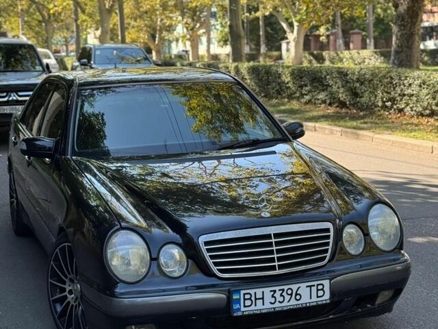 Чорний Мерседес Е-Клас, об'ємом двигуна 2 л та пробігом 340 тис. км за 4000 $, фото 4 на Automoto.ua