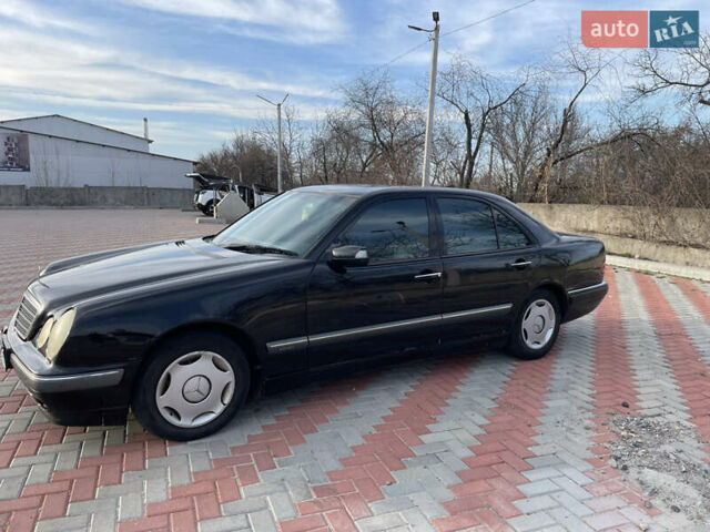 Чорний Мерседес Е-Клас, об'ємом двигуна 2 л та пробігом 259 тис. км за 4000 $, фото 3 на Automoto.ua