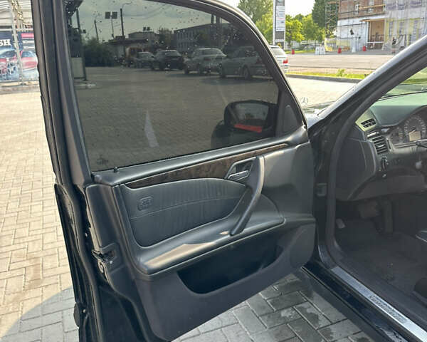 Чорний Мерседес Е-Клас, об'ємом двигуна 2.8 л та пробігом 362 тис. км за 4400 $, фото 13 на Automoto.ua