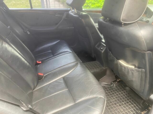 Чорний Мерседес Е-Клас, об'ємом двигуна 2 л та пробігом 437 тис. км за 3500 $, фото 8 на Automoto.ua