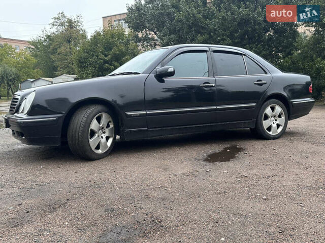 Черный Мерседес Е-Класс, объемом двигателя 2 л и пробегом 400 тыс. км за 3250 $, фото 7 на Automoto.ua