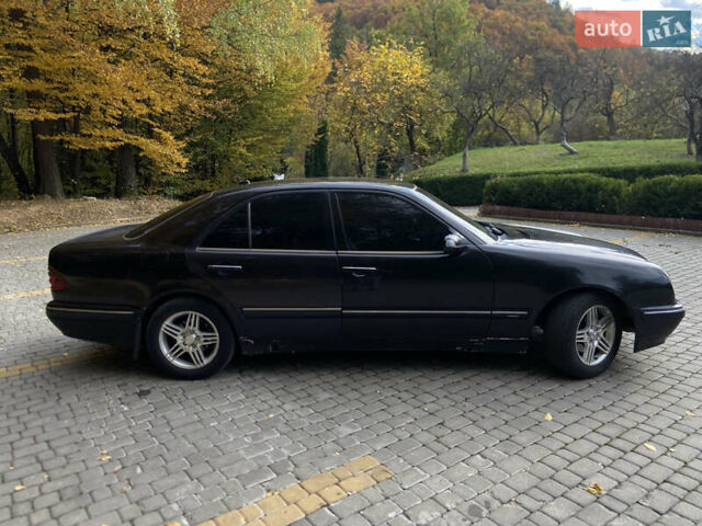 Чорний Мерседес Е-Клас, об'ємом двигуна 2 л та пробігом 100 тис. км за 3100 $, фото 6 на Automoto.ua