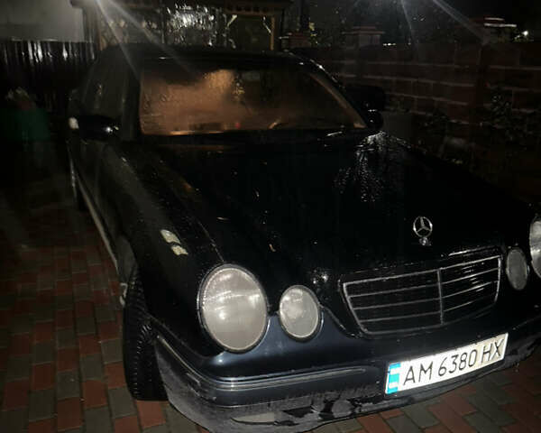 Мерседес Е-Клас 2000 у Житомирі на Automoto.ua Чорний Мерседес Е-Клас, об'ємом двигуна 2 л та пробігом 350 тис. км за 4200 $, фото 5 на Automoto.ua