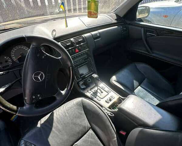 Черный Мерседес Е-Класс, объемом двигателя 3.2 л и пробегом 380 тыс. км за 2600 $, фото 2 на Automoto.ua