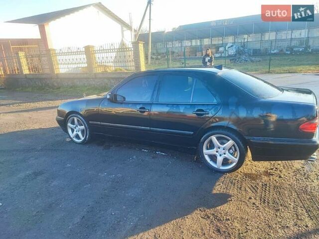 Чорний Мерседес Е-Клас, об'ємом двигуна 3.2 л та пробігом 337 тис. км за 4200 $, фото 1 на Automoto.ua