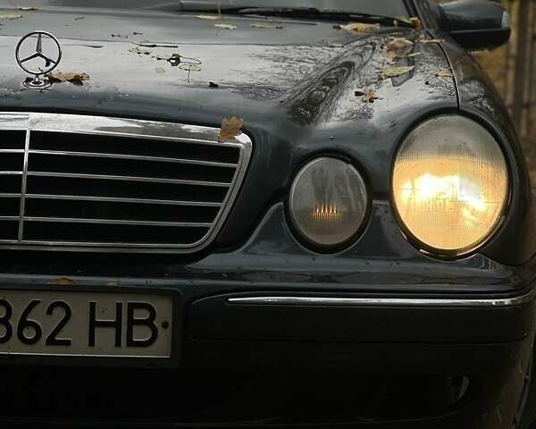 Черный Мерседес Е-Класс, объемом двигателя 2.1 л и пробегом 380 тыс. км за 3200 $, фото 1 на Automoto.ua