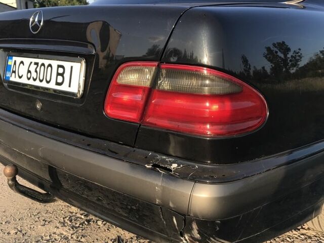 Черный Мерседес Е-Класс, объемом двигателя 0 л и пробегом 360 тыс. км за 4000 $, фото 2 на Automoto.ua