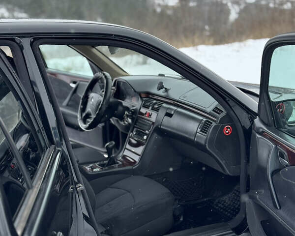 Черный Мерседес Е-Класс, объемом двигателя 2.15 л и пробегом 450 тыс. км за 2650 $, фото 5 на Automoto.ua