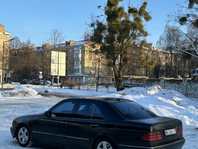 Черный Мерседес Е-Класс, объемом двигателя 3.2 л и пробегом 370 тыс. км за 3400 $, фото 4 на Automoto.ua