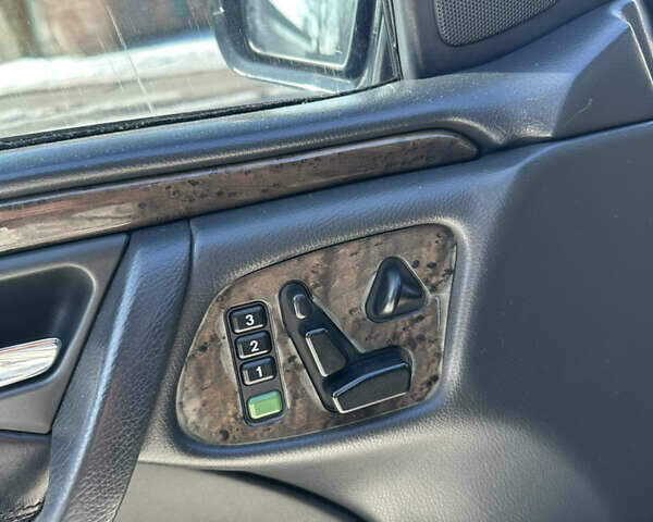 Черный Мерседес Е-Класс, объемом двигателя 4.3 л и пробегом 491 тыс. км за 4500 $, фото 9 на Automoto.ua