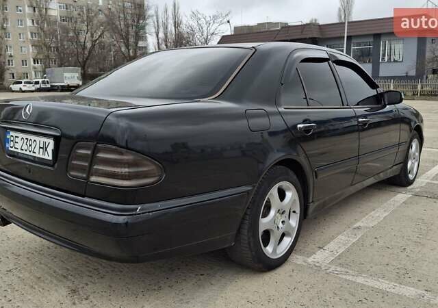 Чорний Мерседес Е-Клас, об'ємом двигуна 3.2 л та пробігом 322 тис. км за 3300 $, фото 5 на Automoto.ua