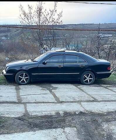 Черный Мерседес Е-Класс, объемом двигателя 3.2 л и пробегом 200 тыс. км за 5500 $, фото 5 на Automoto.ua