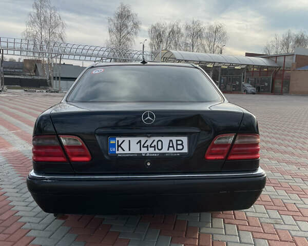 Чорний Мерседес Е-Клас, об'ємом двигуна 2 л та пробігом 259 тис. км за 4000 $, фото 8 на Automoto.ua