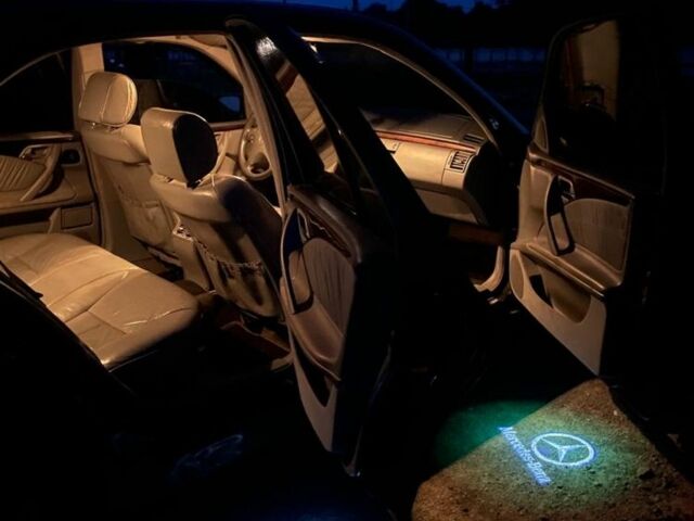 Черный Мерседес Е-Класс, объемом двигателя 3.2 л и пробегом 350 тыс. км за 3500 $, фото 6 на Automoto.ua