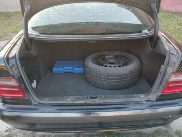 Чорний Мерседес Е-Клас, об'ємом двигуна 2.4 л та пробігом 295 тис. км за 2600 $, фото 6 на Automoto.ua