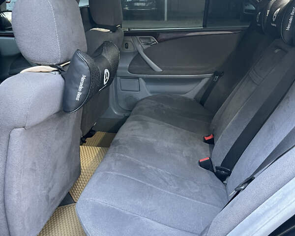 Чорний Мерседес Е-Клас, об'ємом двигуна 2 л та пробігом 450 тис. км за 5500 $, фото 7 на Automoto.ua