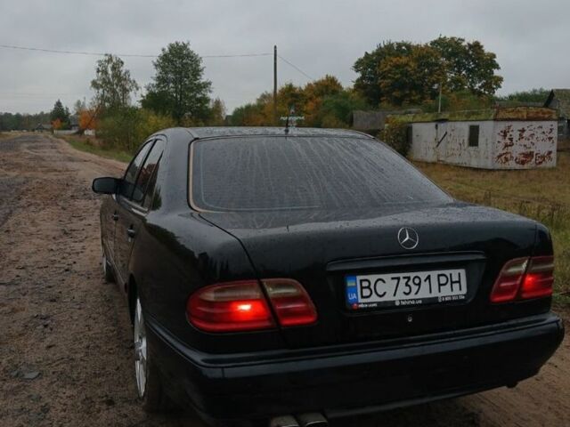 Черный Мерседес Е-Класс, объемом двигателя 2 л и пробегом 360 тыс. км за 2200 $, фото 4 на Automoto.ua